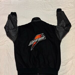 Gatorade Black and Gray Jacket. Size L awesome look embroidered and quilted.